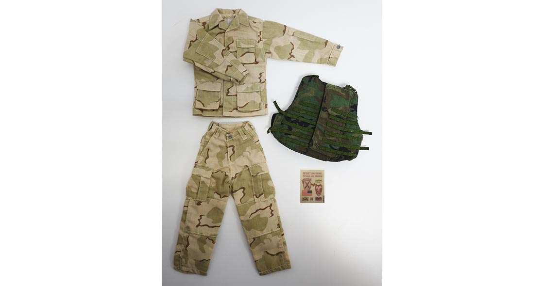 1/6 Scale Uniforms Coveralls Suit Jacket Desert camo+Cap hat B005 Action Figure 